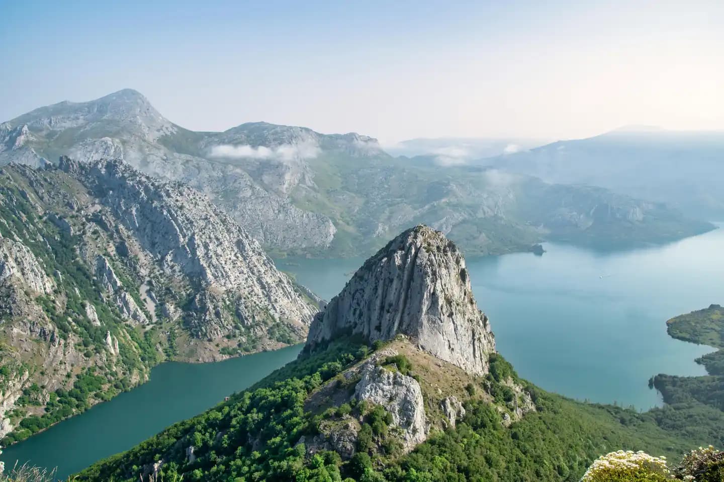 7 Must-See Destinations for Canadian Adventures