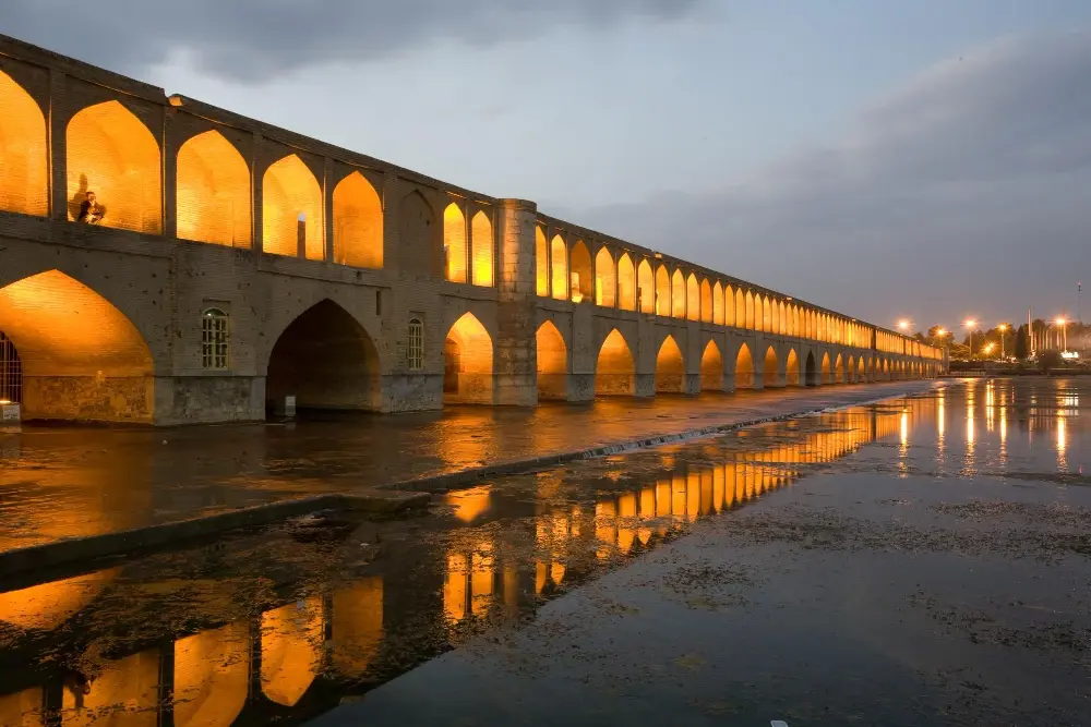  Si-o-se-pol Bridge (also known as the Allahverdi Khan Bridge) at dusk in Isfahan, Iran. 