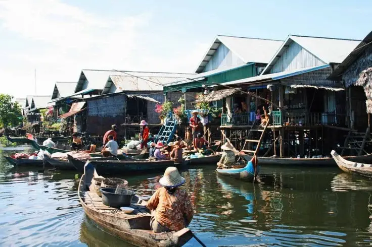 floating village of Kampong Phluk, located on the edge of the TonlÃ© Sap lake in Cambodia. 