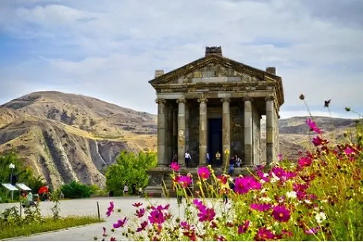 Garni, a Hellenistic temple